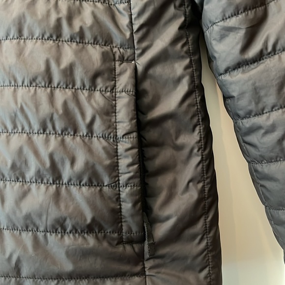 The North Face Girls Reversible Jacket Puffer/Faux Fur. Black w/ pockets - sz L - Picture 3 of 9